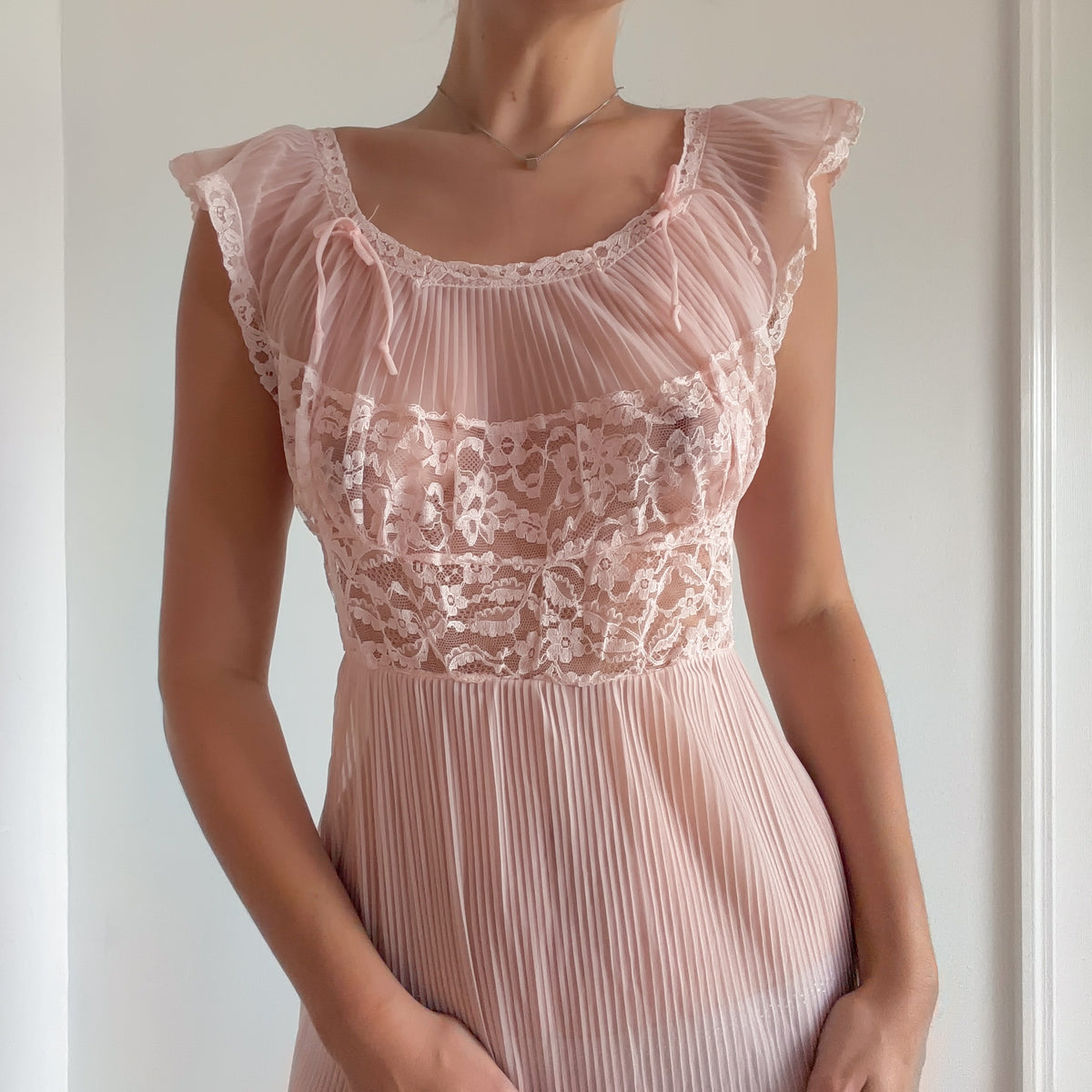 50's Baby Pink Lace Pleated Nightgown / SZ S/M