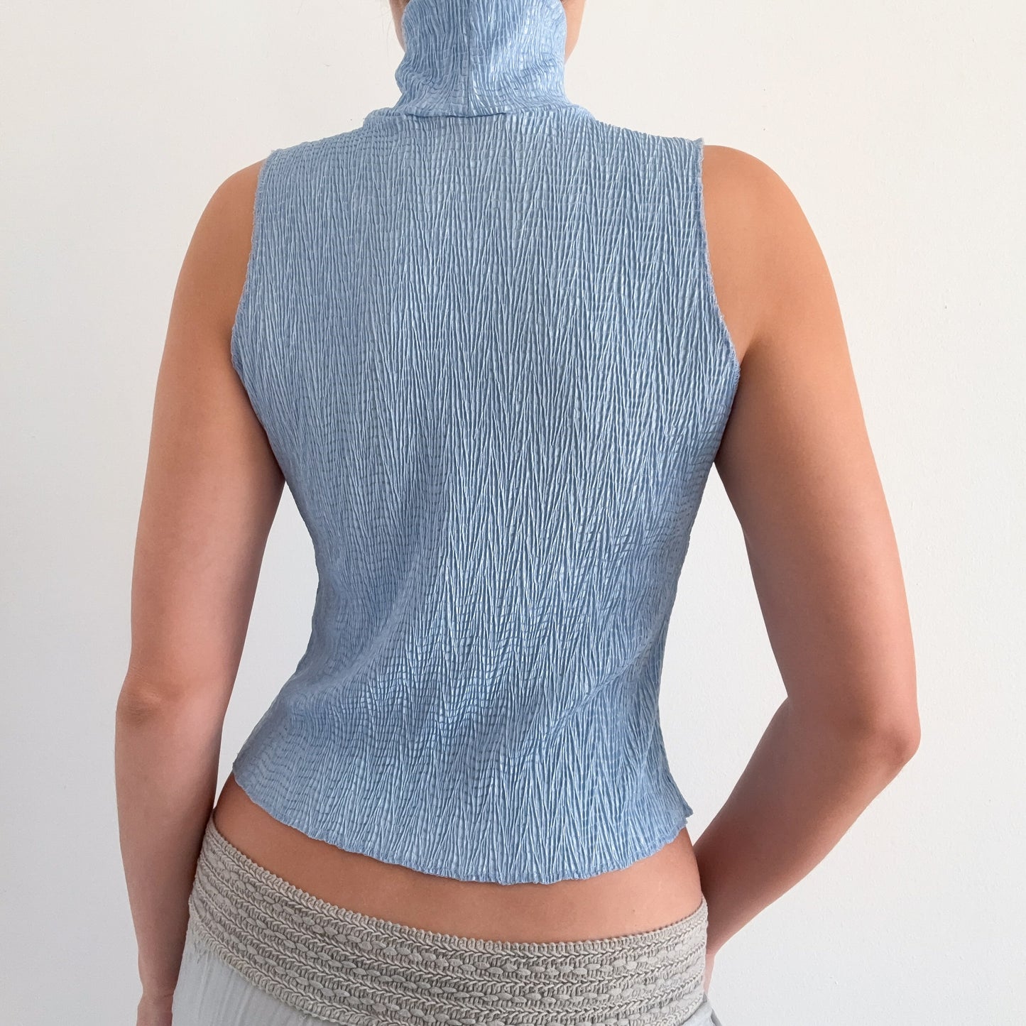 90's Cornflower Crinkle Pleat Turtleneck / SZ S