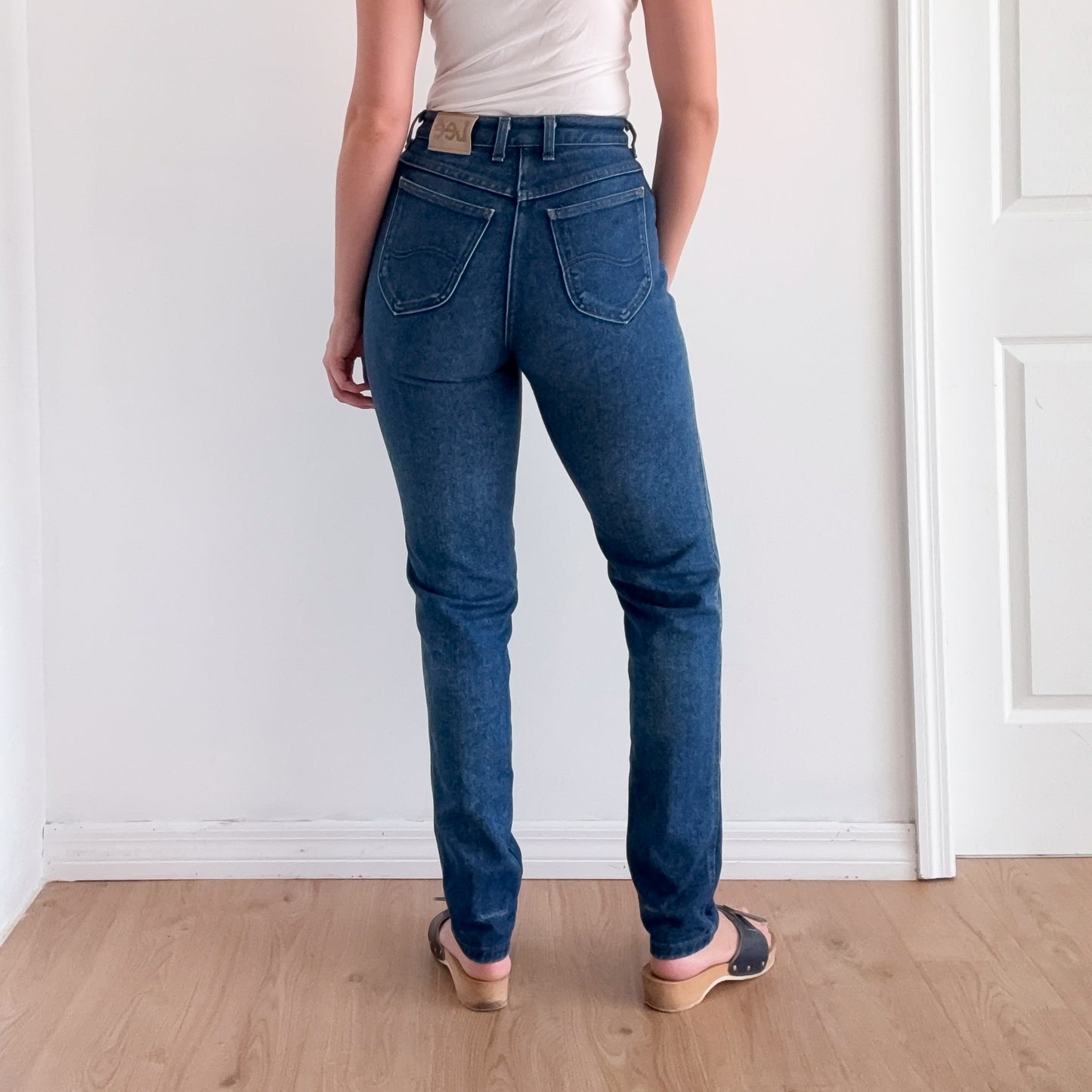 90's Lee Dark Denim Tapered Jeans / SZ 4