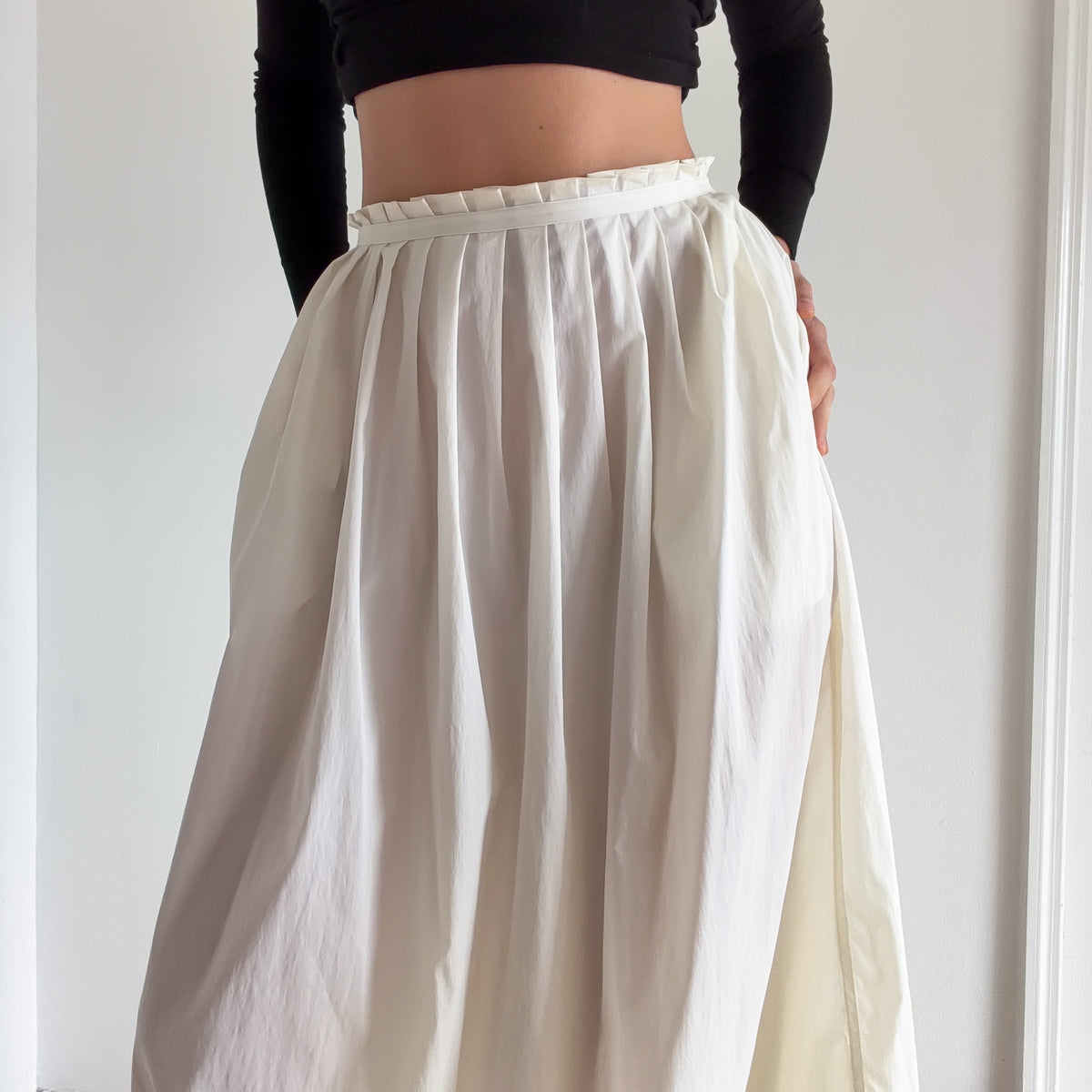 80's Cream Nylon Pleated Maxi Skirt / SZ 4