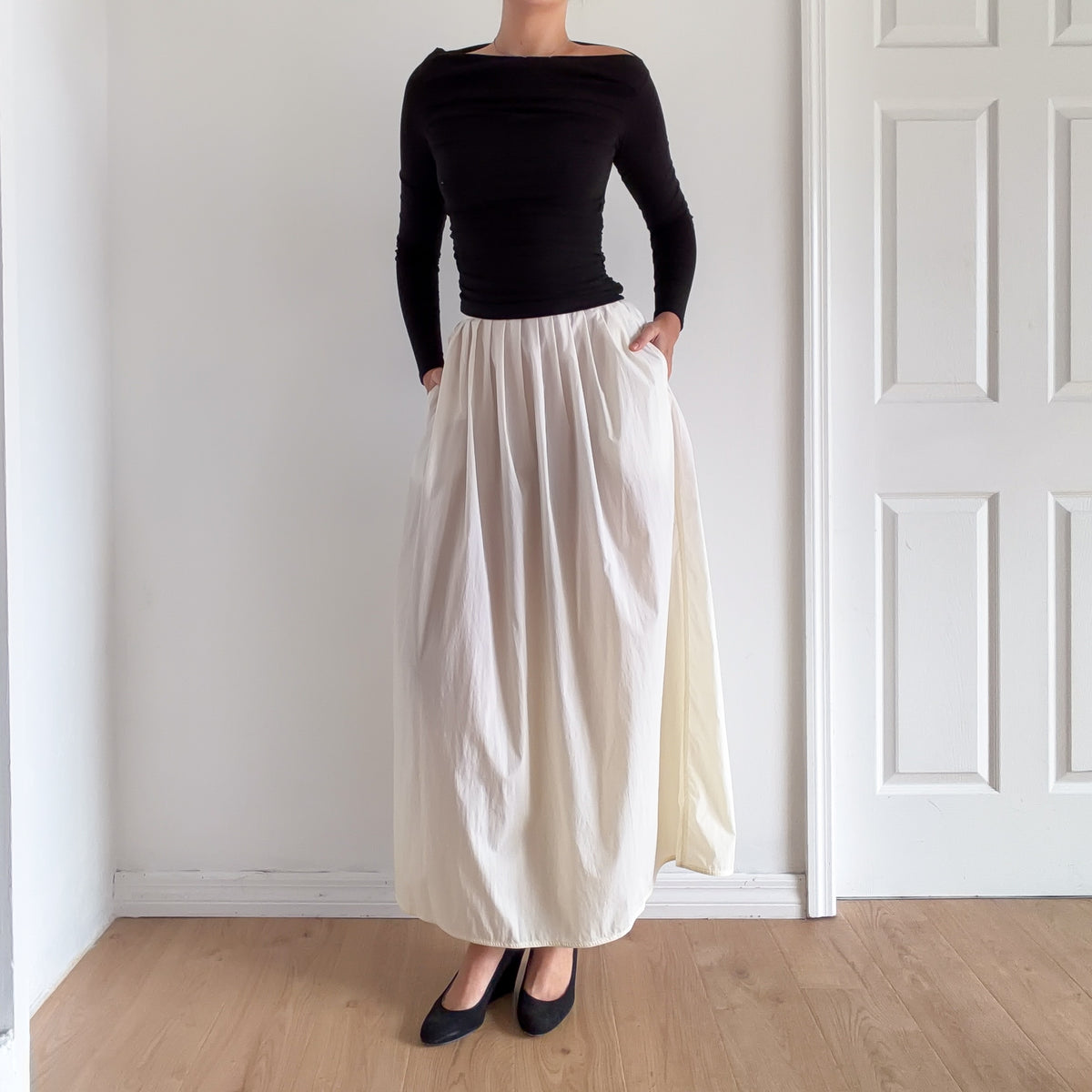 80's Cream Nylon Pleated Maxi Skirt / SZ 4