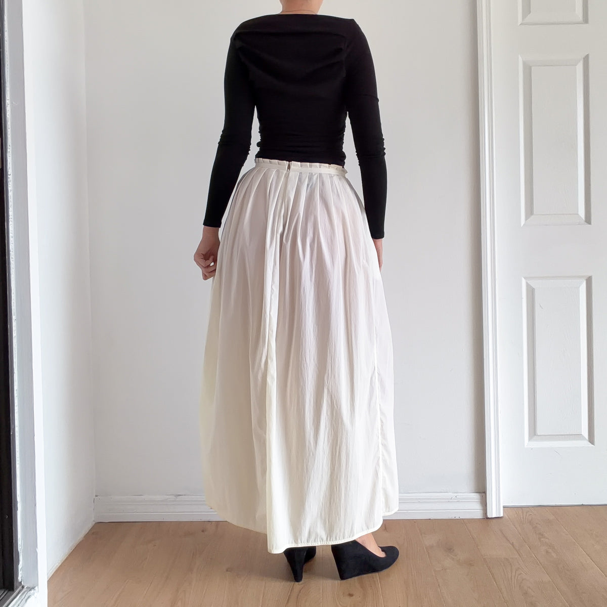 80's Cream Nylon Pleated Maxi Skirt / SZ 4