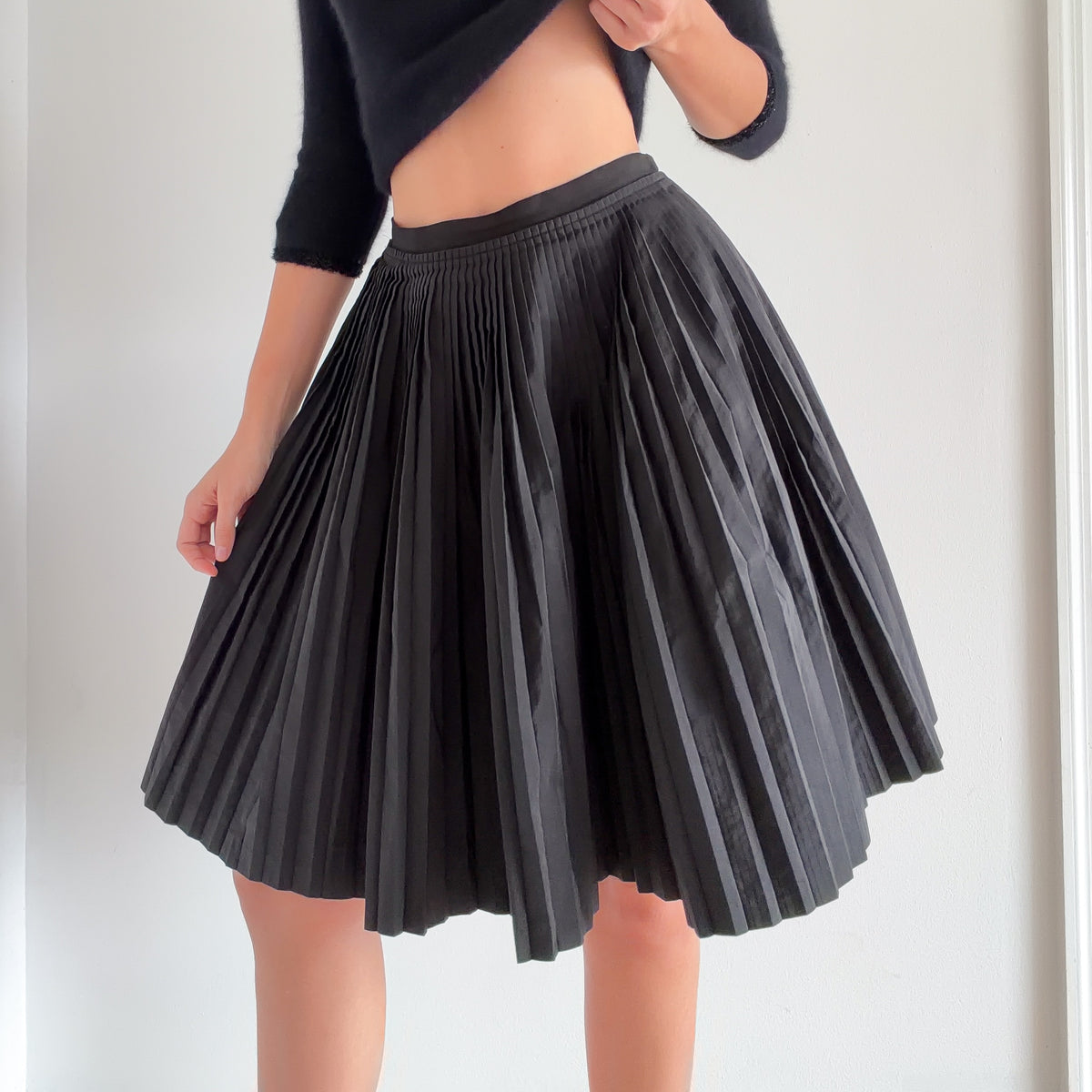 Y2K Black Pleated Circle Skirt / SZ 4