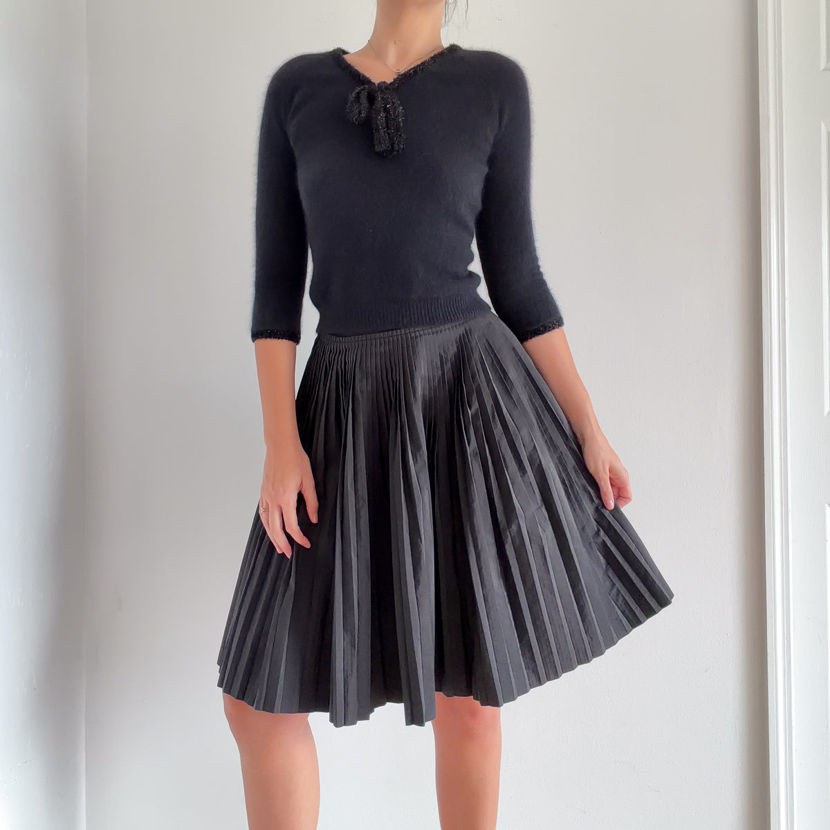 Y2K Black Pleated Circle Skirt / SZ 4