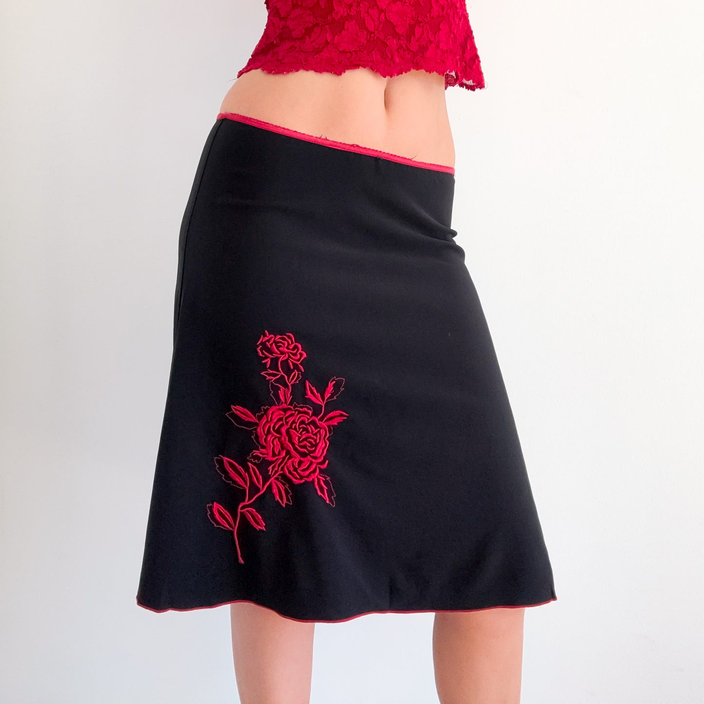 Y2K Black & Red Embroidered Midi Skirt / SZ S-M