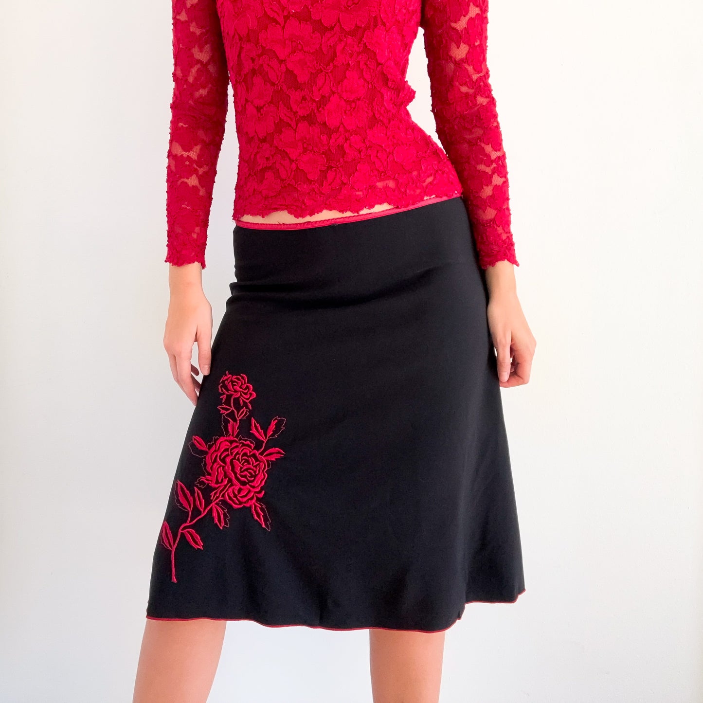 Y2K Black & Red Embroidered Midi Skirt / SZ S-M