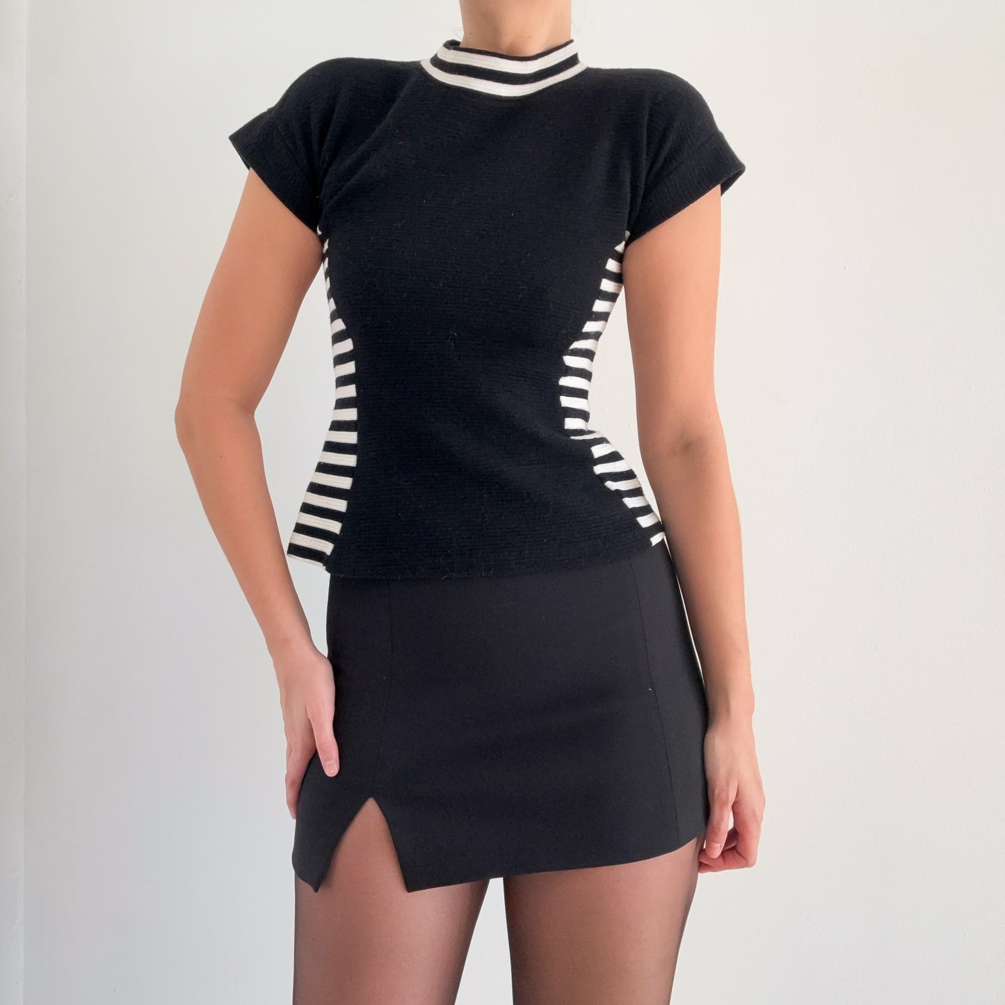 90's Black & White Striped Mod Top / SZ S/M
