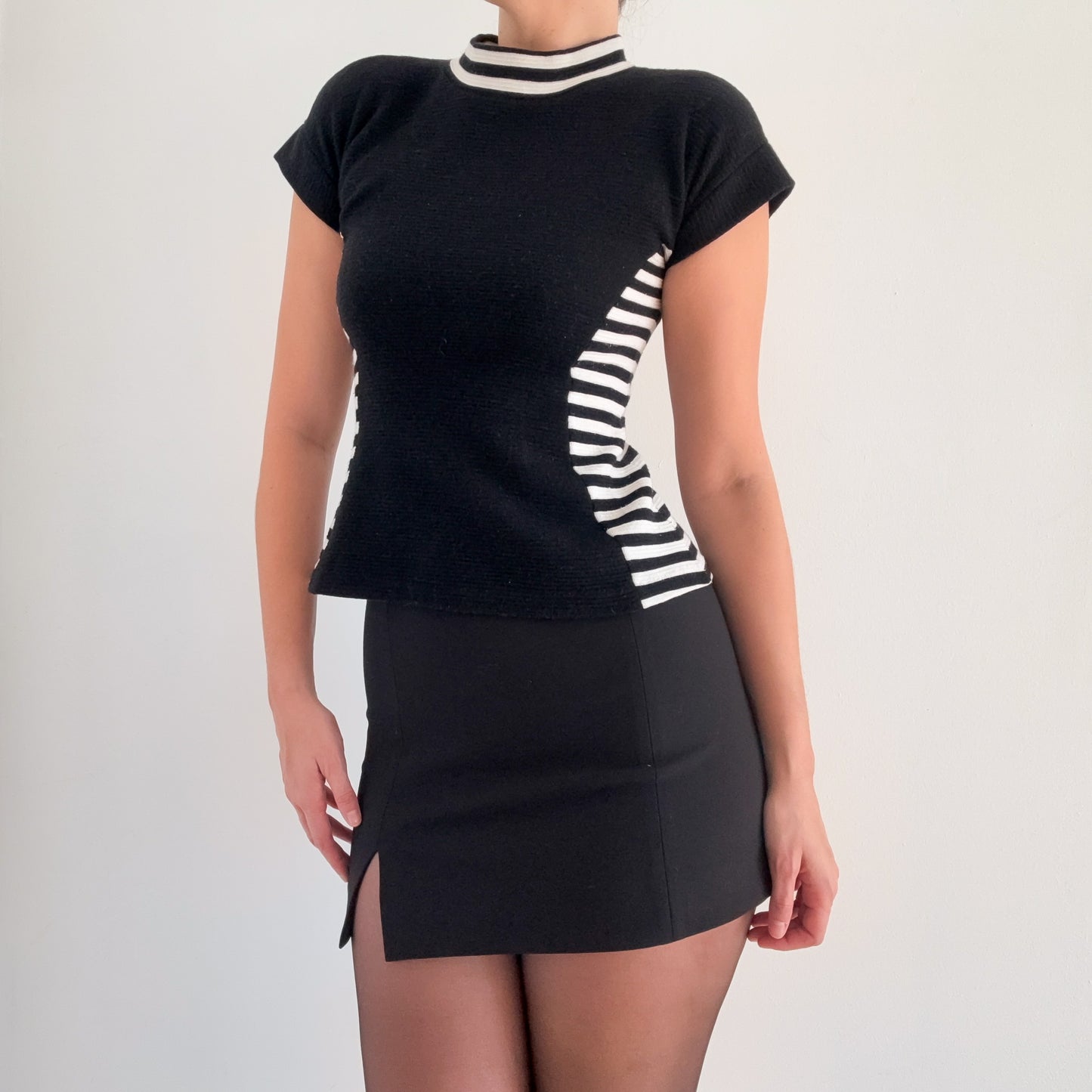 90's Black & White Striped Mod Top / SZ S/M