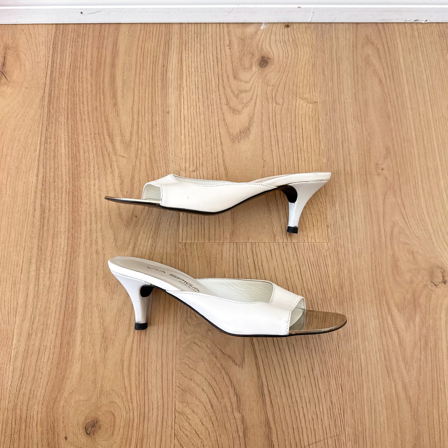 Y2K Via Spiga White Kitten Heels / SZ 6