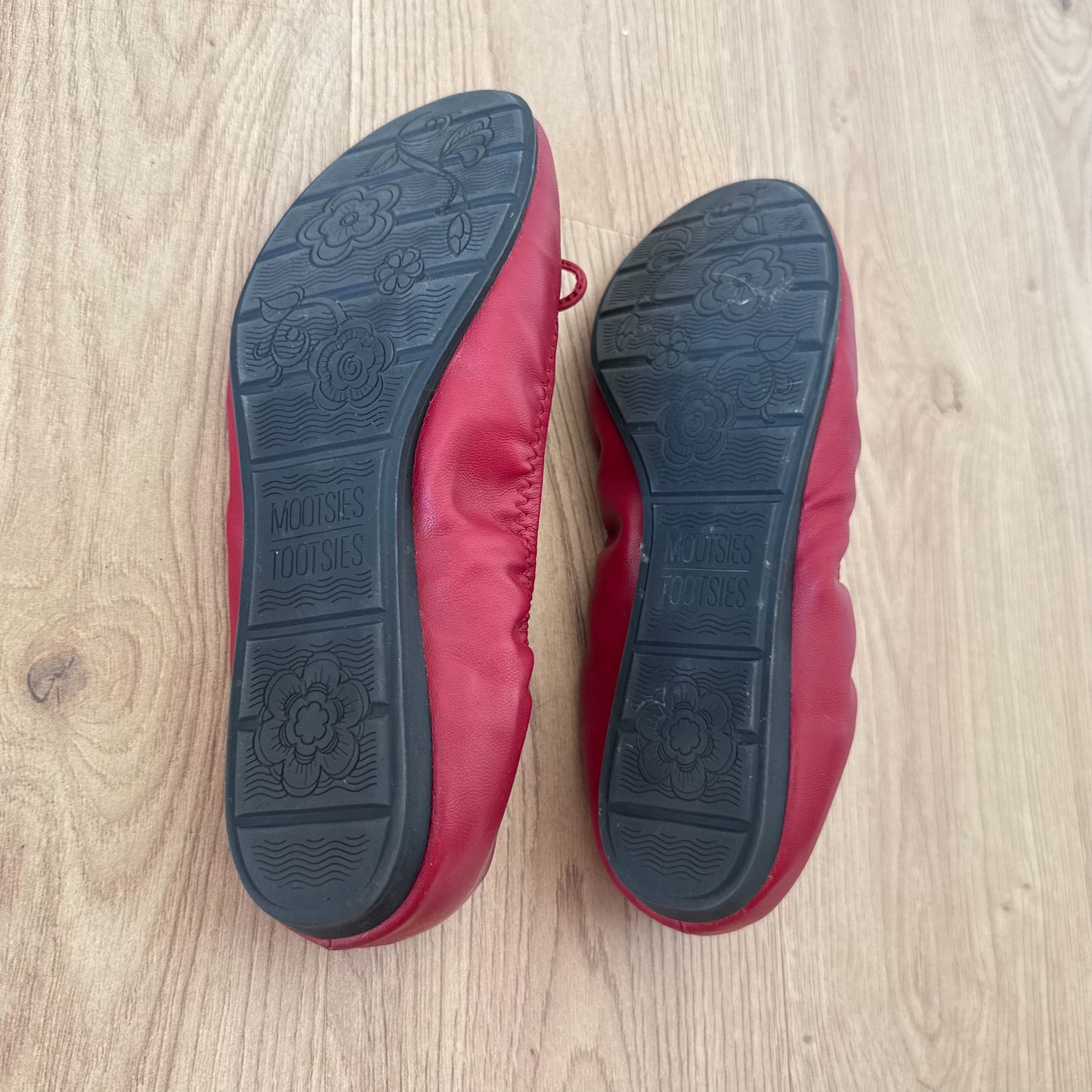 Red Bow Ballet Flats / SZ 9