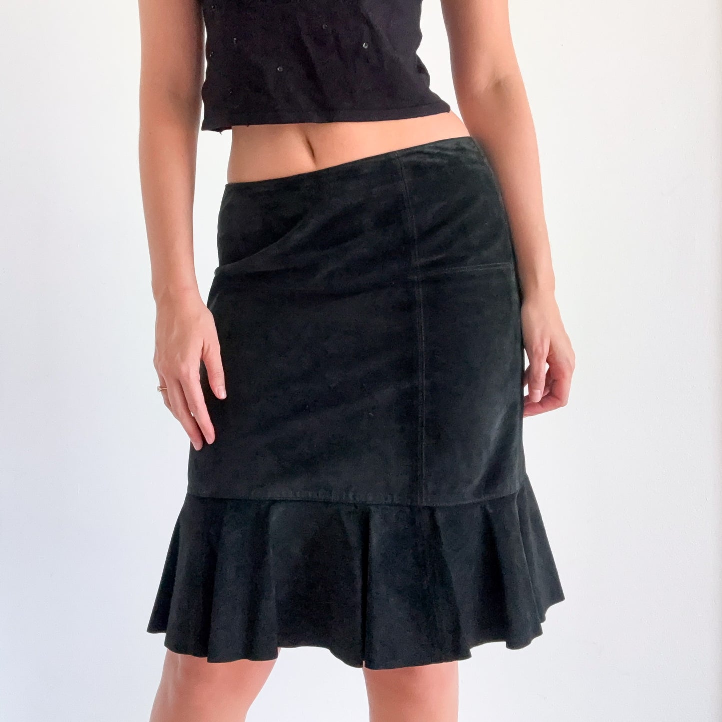 Y2K Black Suede Ruffle Midi Skirt / SZ 4/6