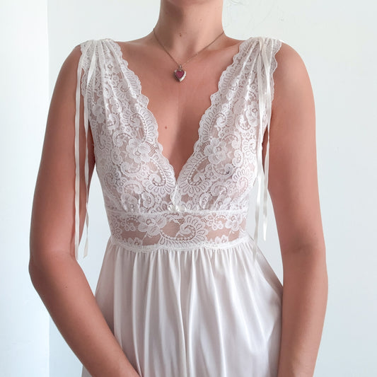80's Olga Ivory Lace Nightgown / SZ S