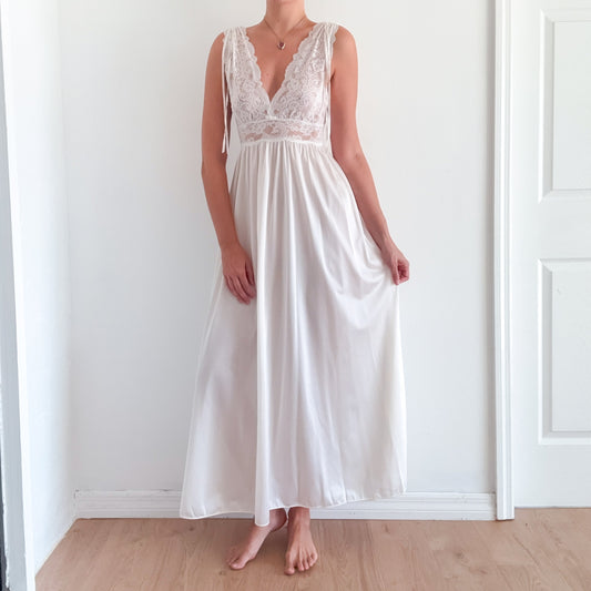 80's Olga Ivory Lace Nightgown / SZ S