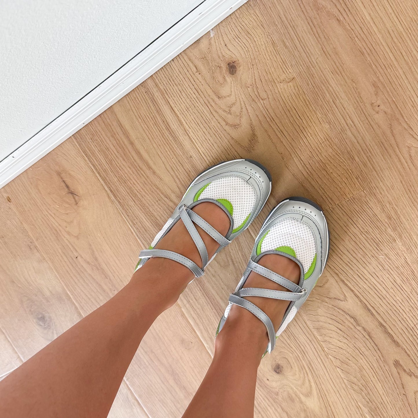 Y2K Lime Green & White Sporty Flats / SZ 7