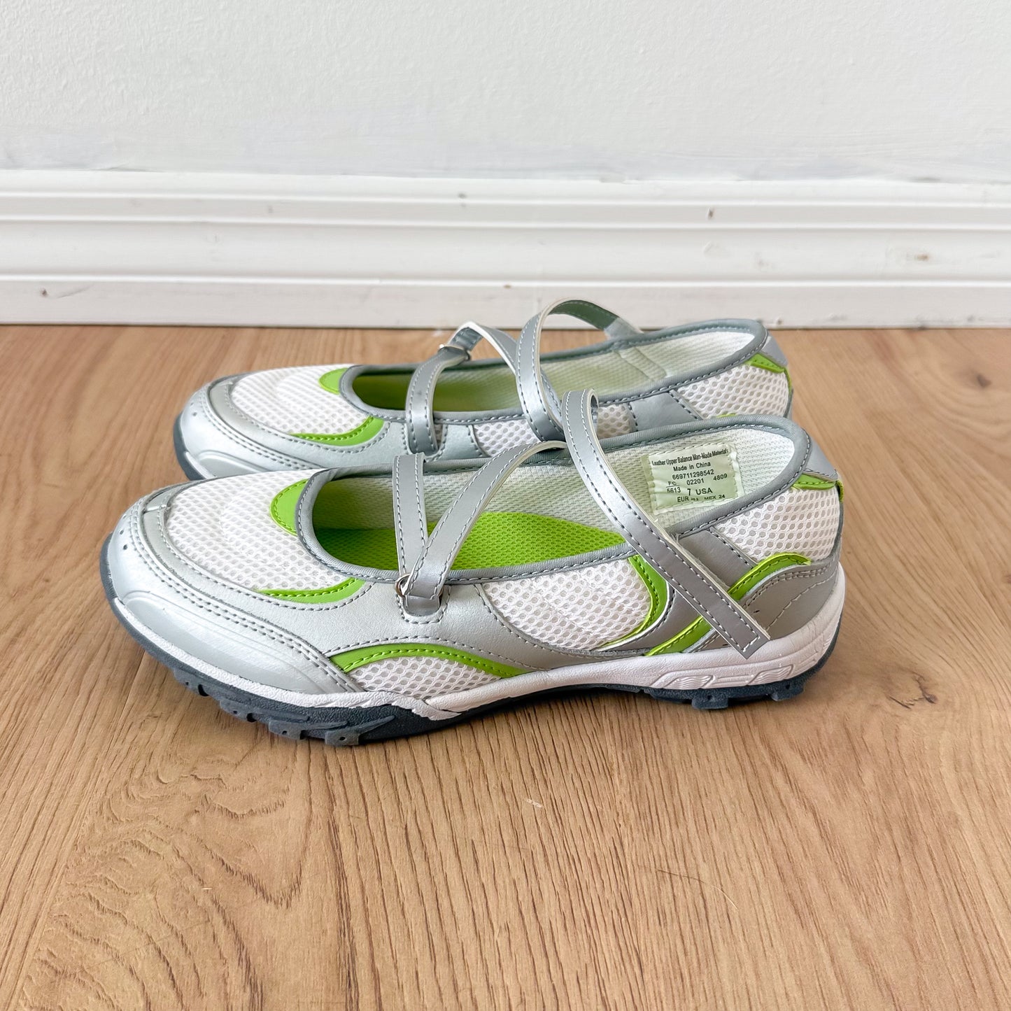 Y2K Lime Green & White Sporty Flats / SZ 7