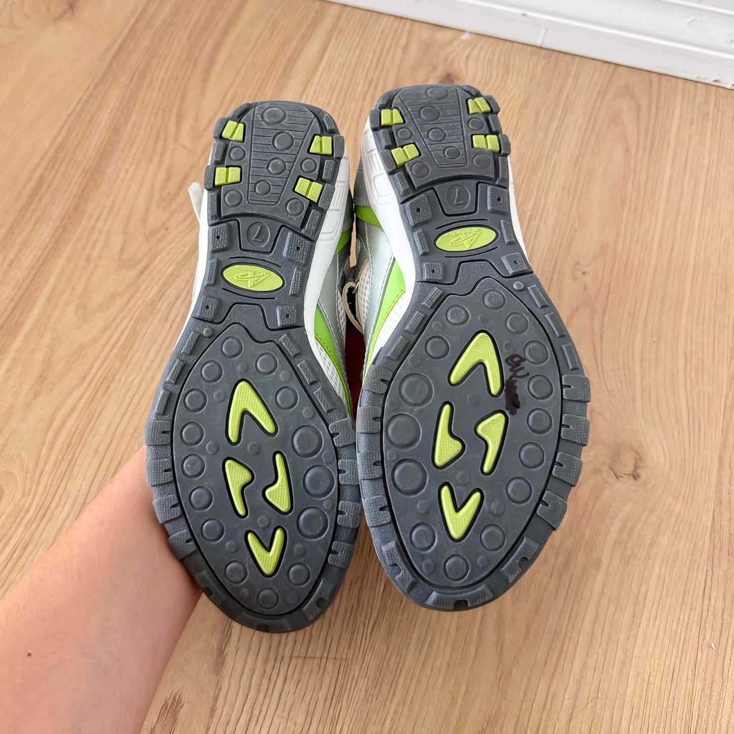 Y2K Lime Green & White Sporty Flats / SZ 7