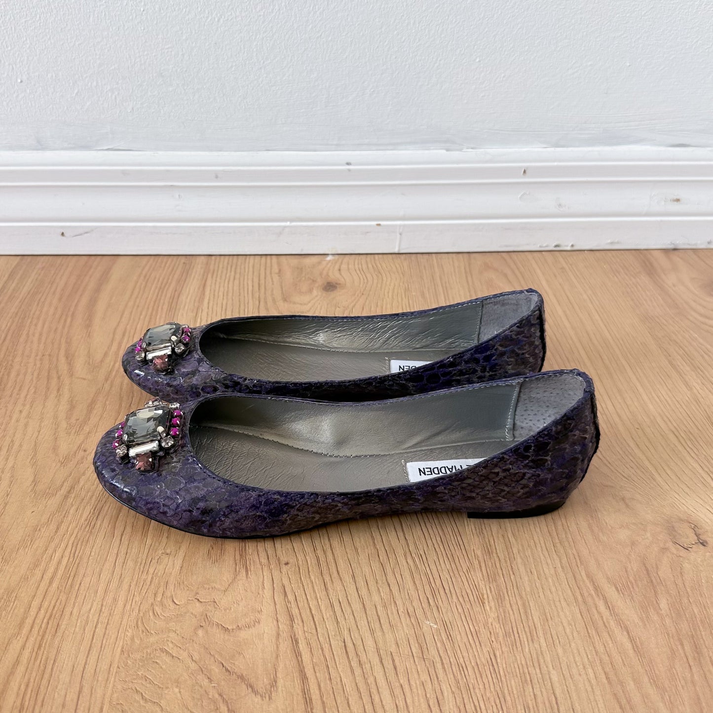 2010's Steve Madden Purple Rhinestone Flats / SZ 8