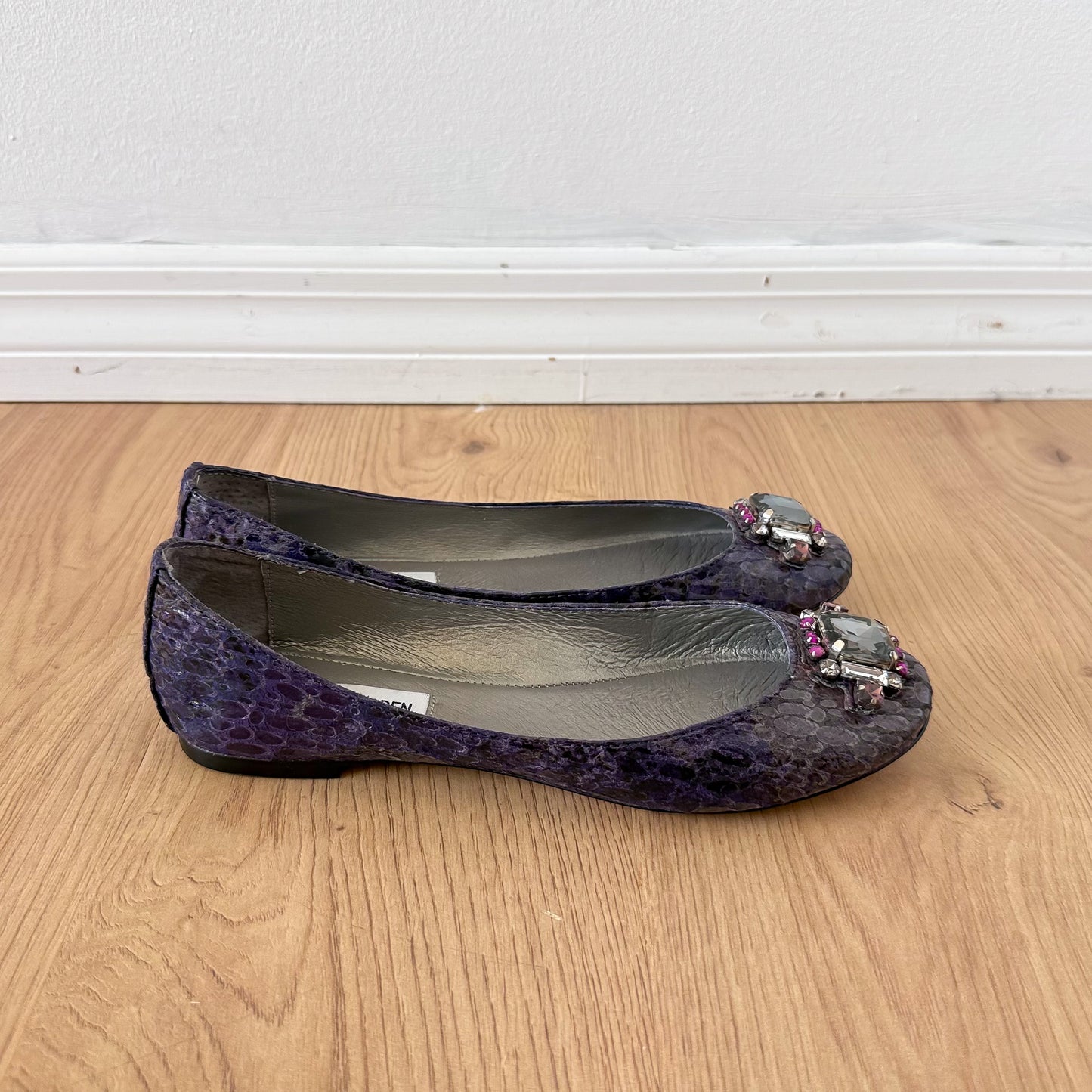 2010's Steve Madden Purple Rhinestone Flats / SZ 8