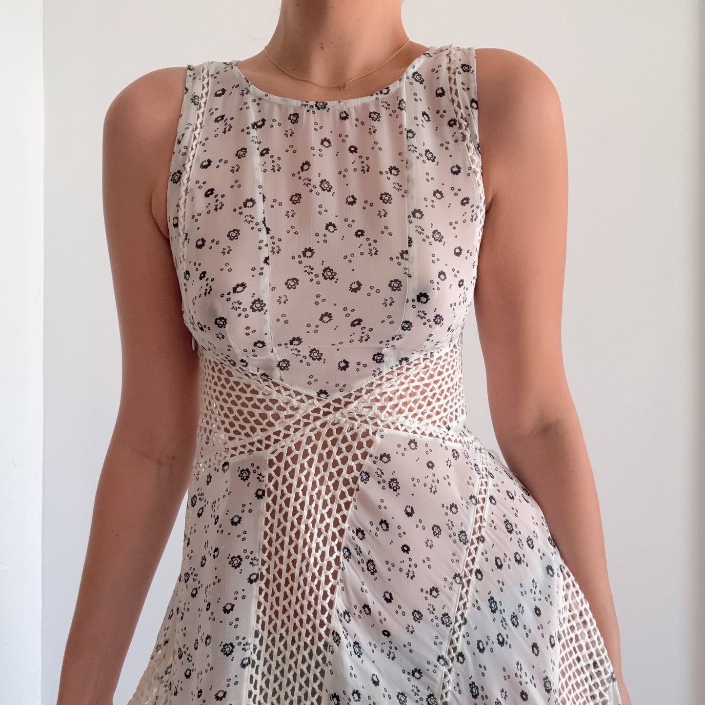 Y2K White Floral Flowy Viscose Dress / SZ 4