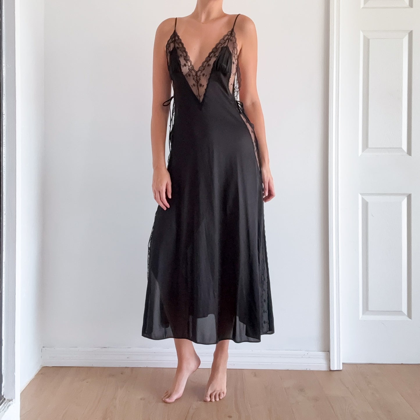 80's Black Lace Slit Nightgown / SZ S-M