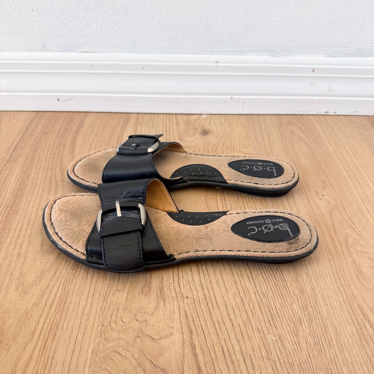 Y2K Black Leather Buckle Slides / SZ 8
