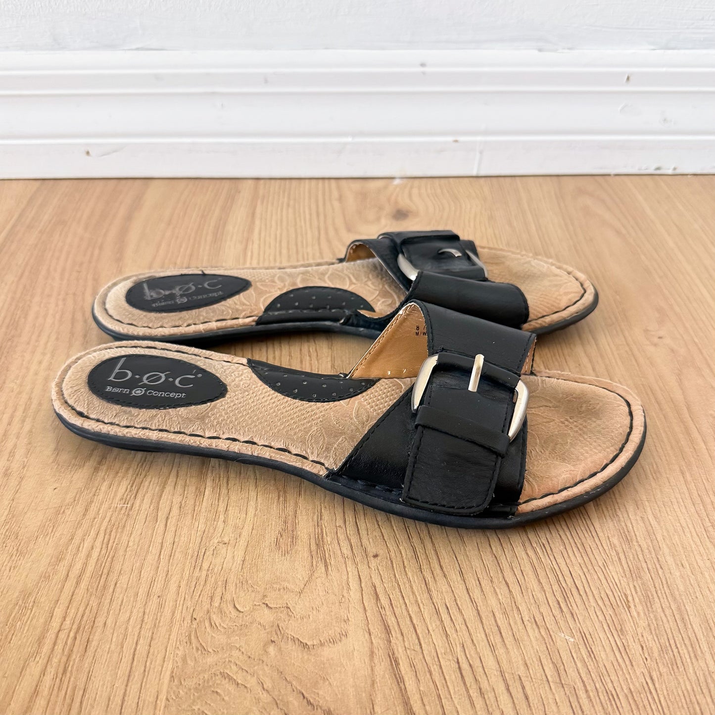 Y2K Black Leather Buckle Slides / SZ 8