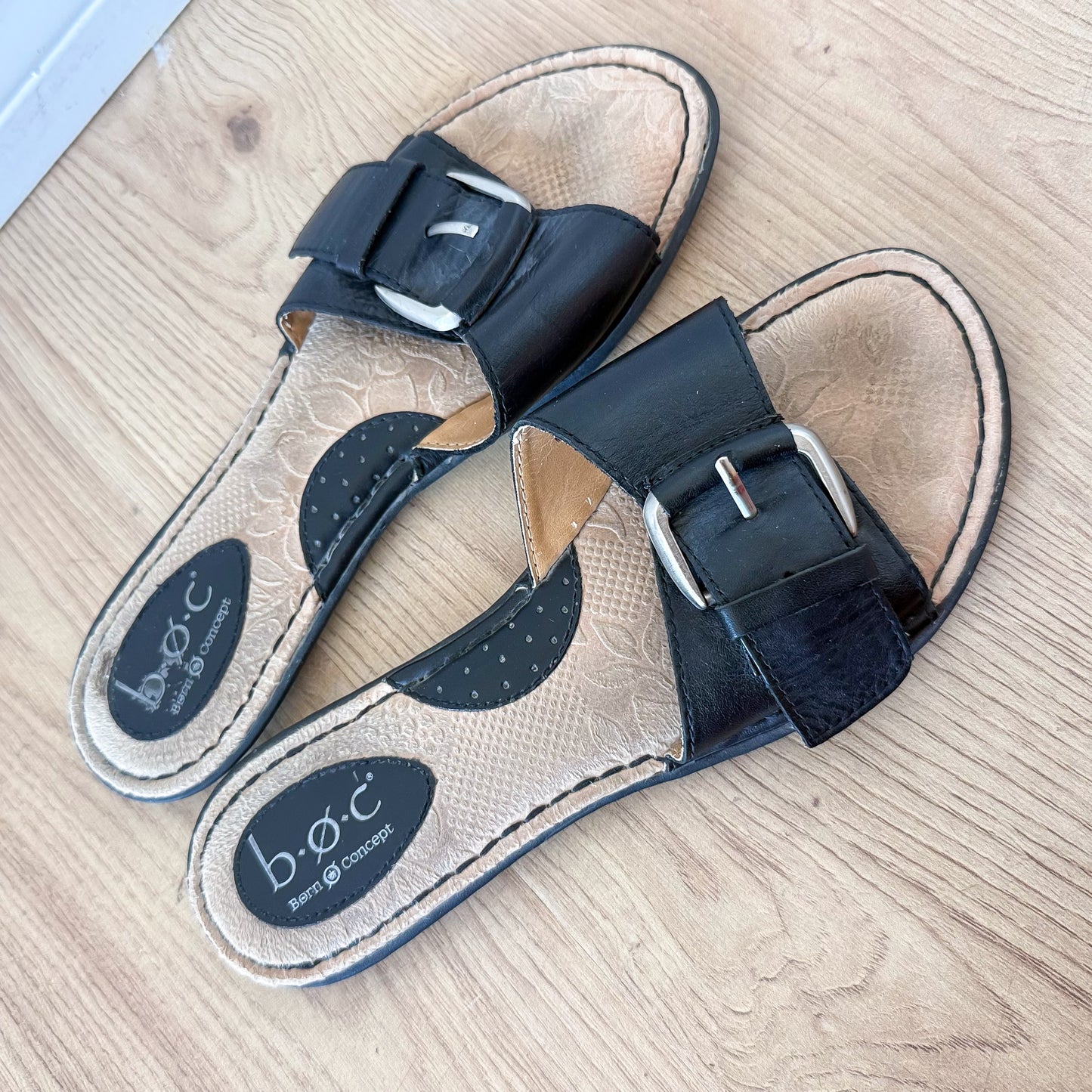 Y2K Black Leather Buckle Slides / SZ 8