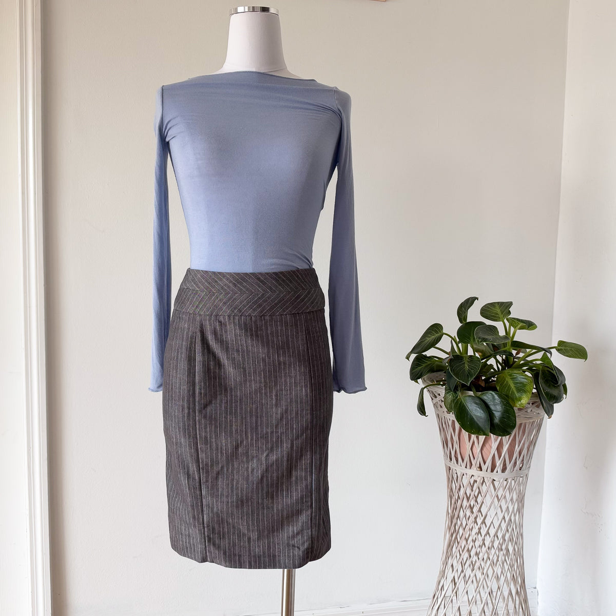 Y2K Grey Pinstripe Ruffle Pencil Skirt / SZ 0