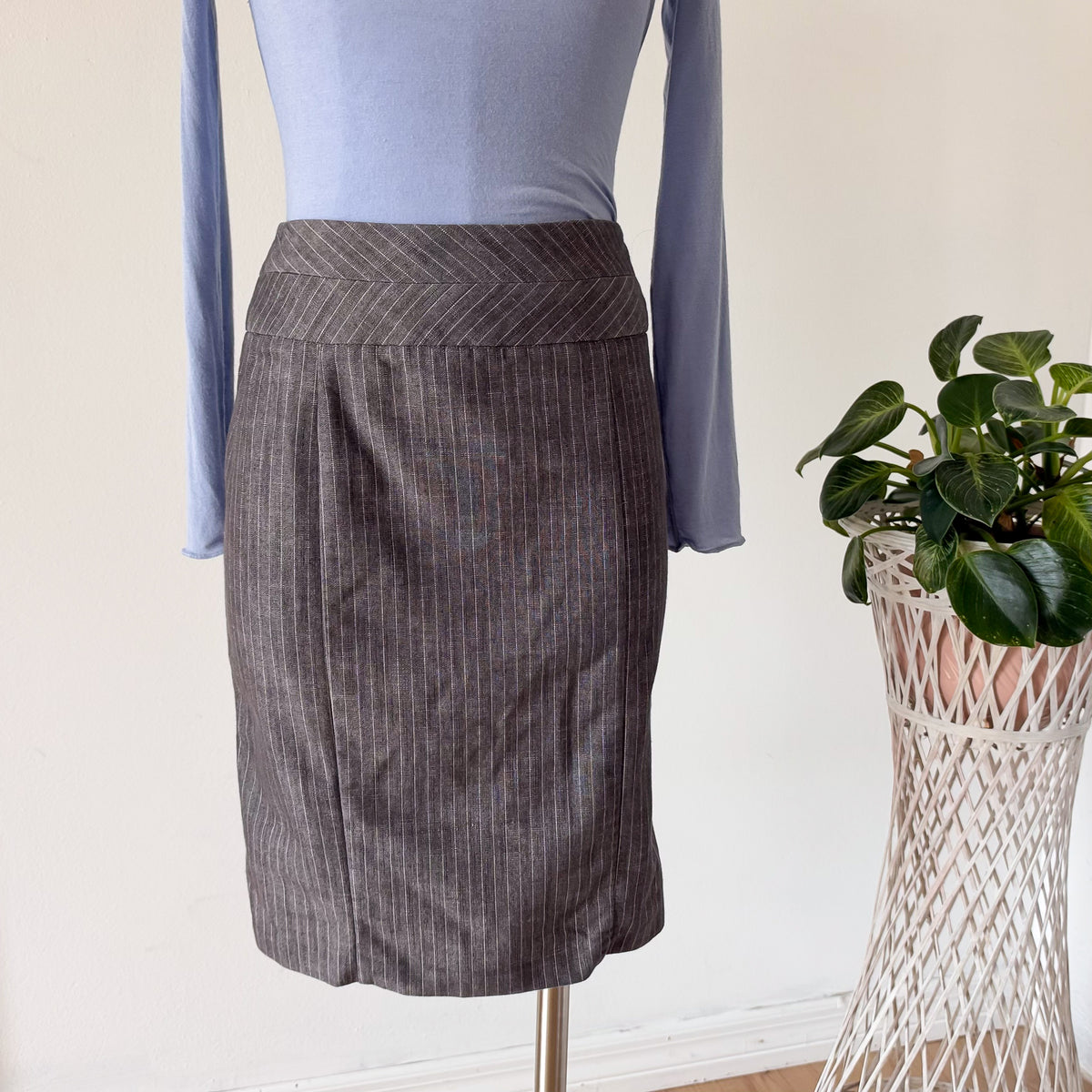 Y2K Grey Pinstripe Ruffle Pencil Skirt / SZ 0