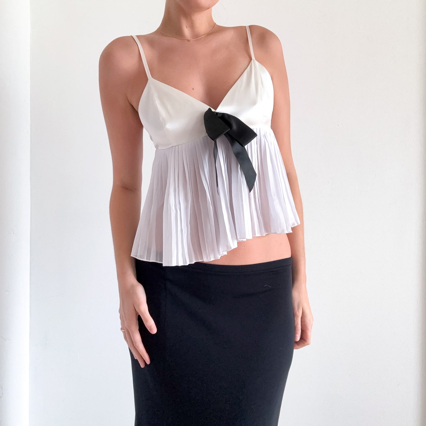 White & Black Pleated Bow Top / SZ M