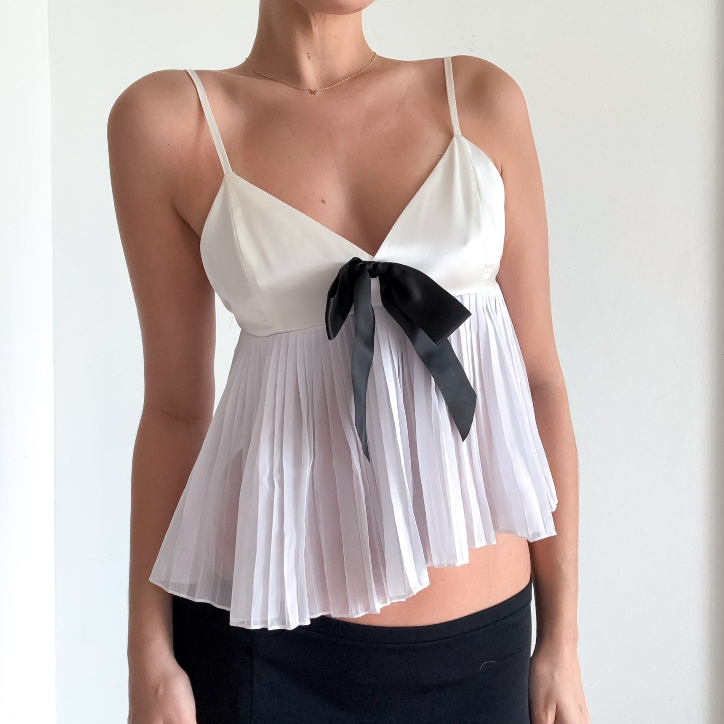 White & Black Pleated Bow Top / SZ M