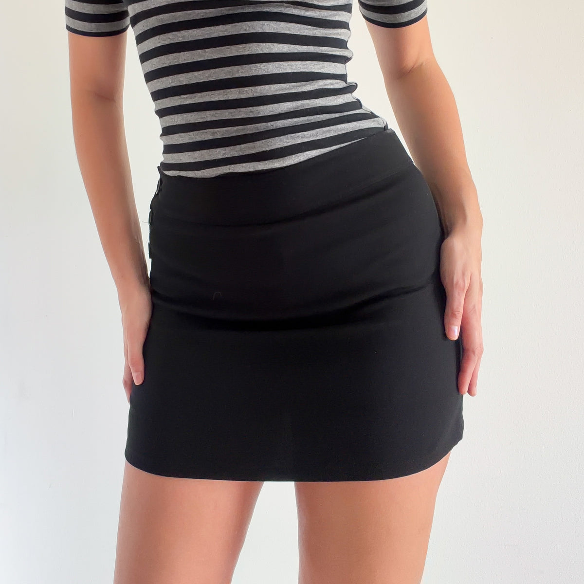 Y2K Black Side Button Mini Skort / SZ 4