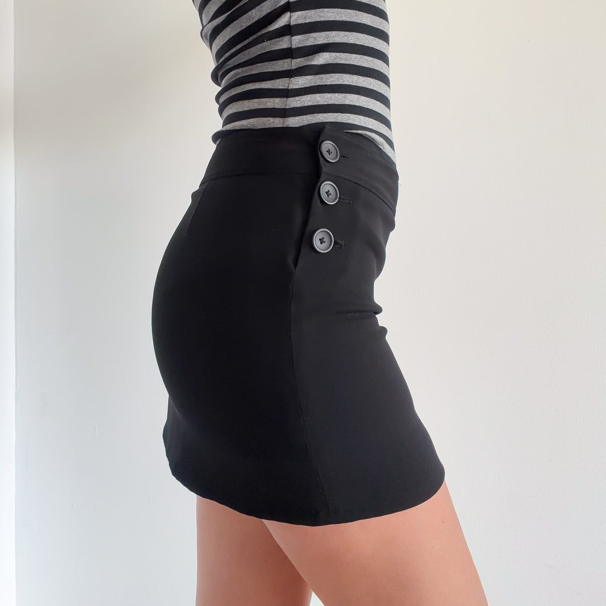 Y2K Black Side Button Mini Skort / SZ 4