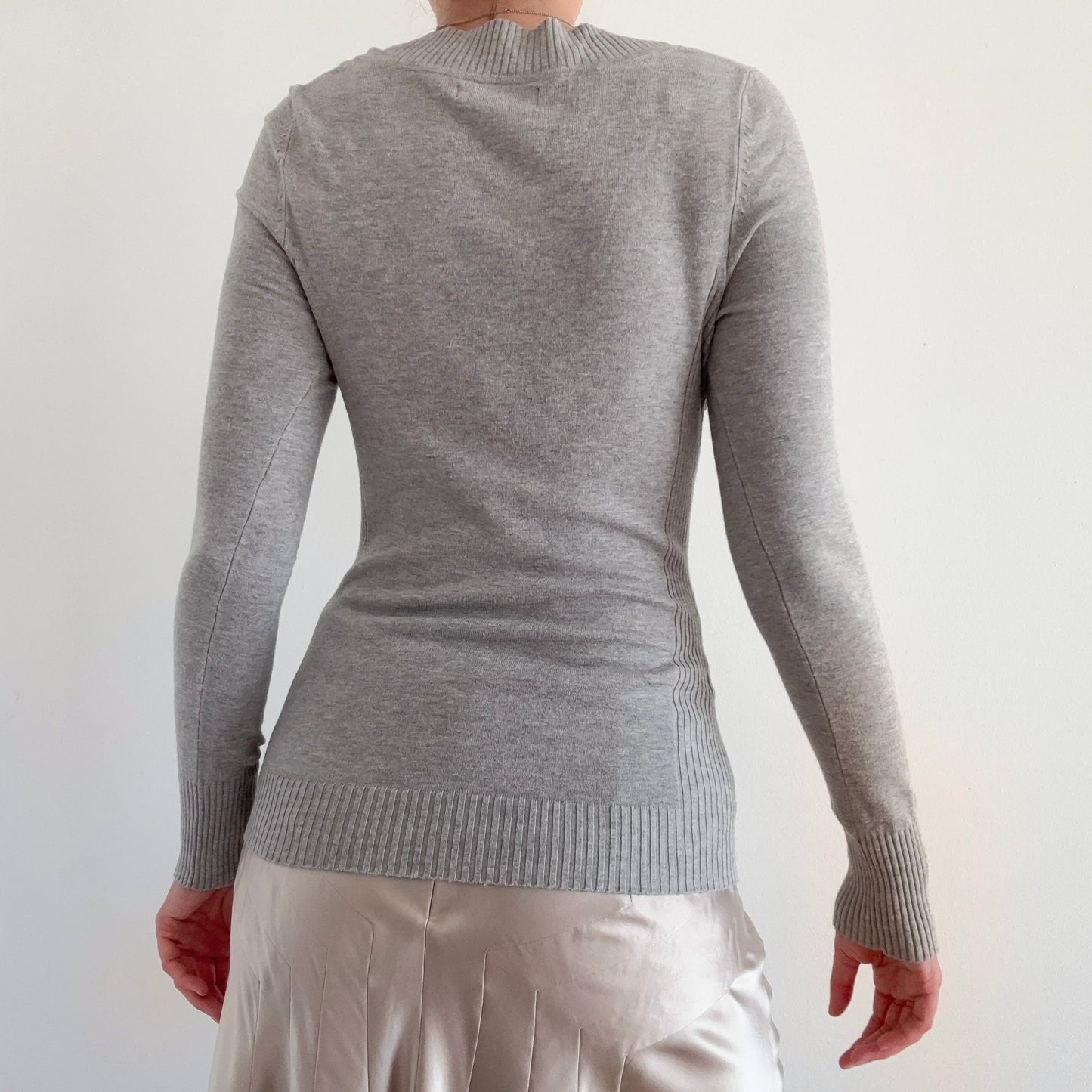 Y2K Grey Knit V-Neck Long Sleeve / SZ M