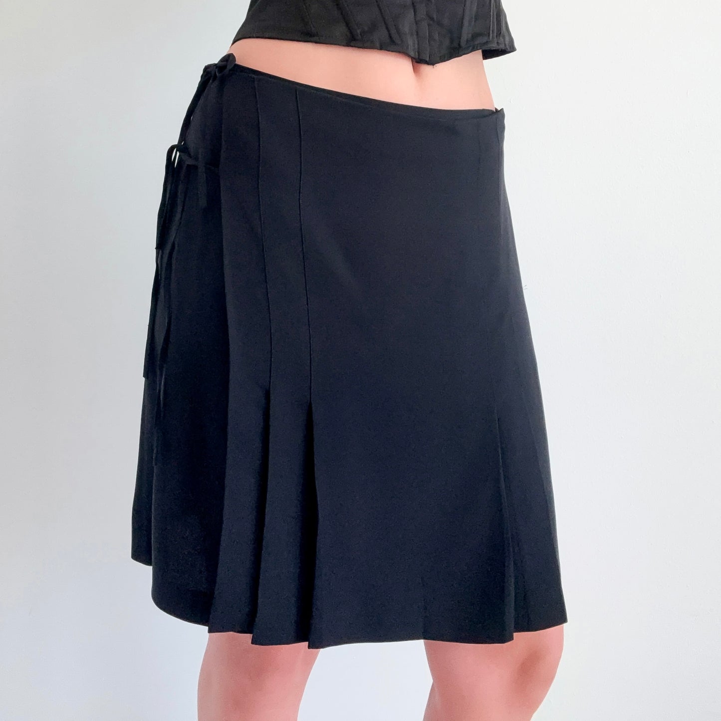 90's Black Silk Pleated Tie Midi Skirt / SZ S/M