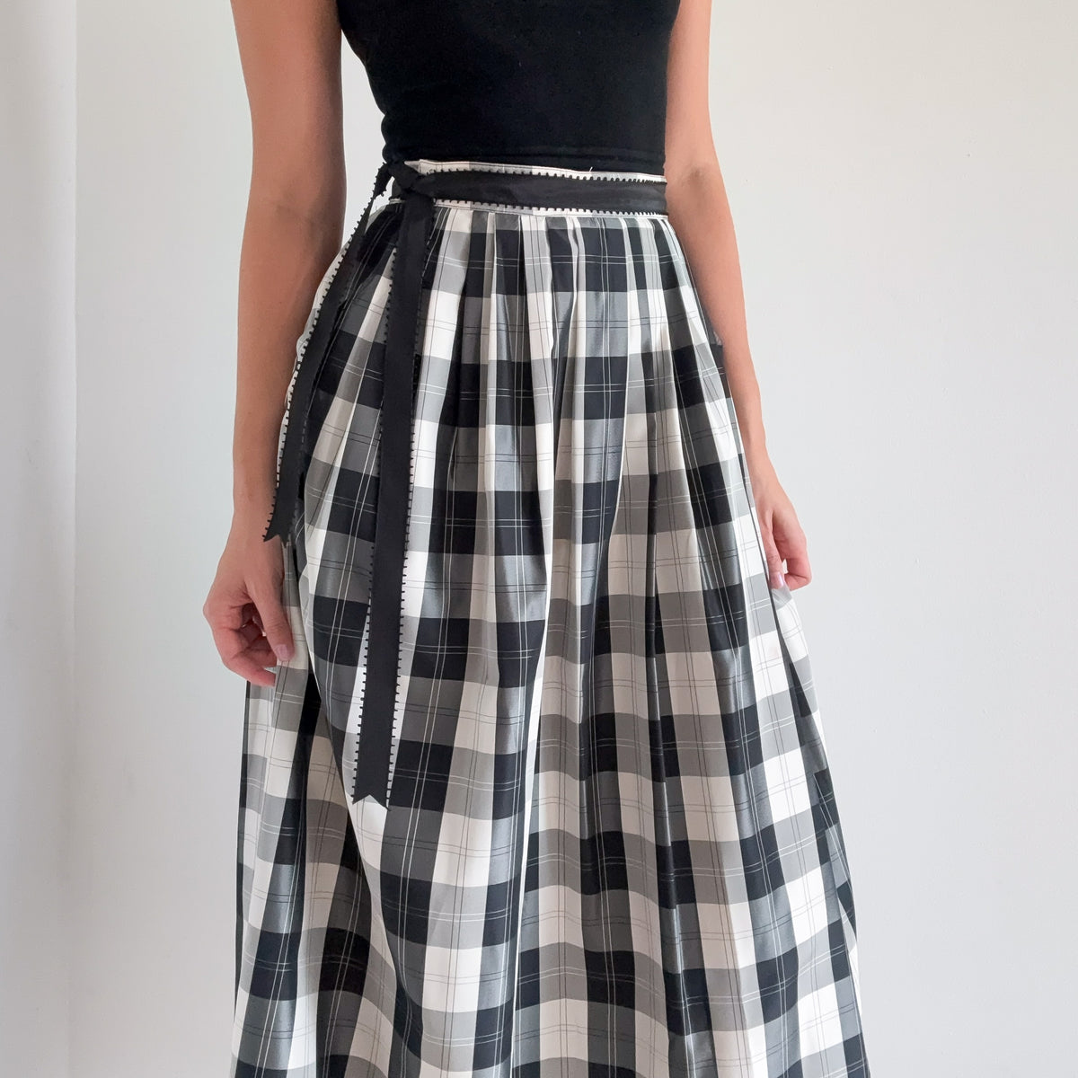 70's Black & White Plaid Taffeta Maxi Skirt / SZ 4