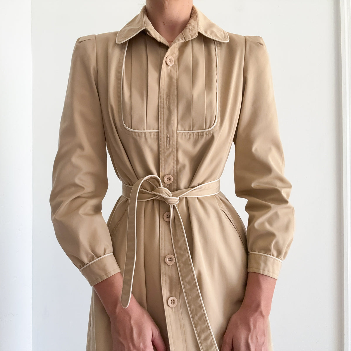 70's Tan & White Trench Coat / SZ S