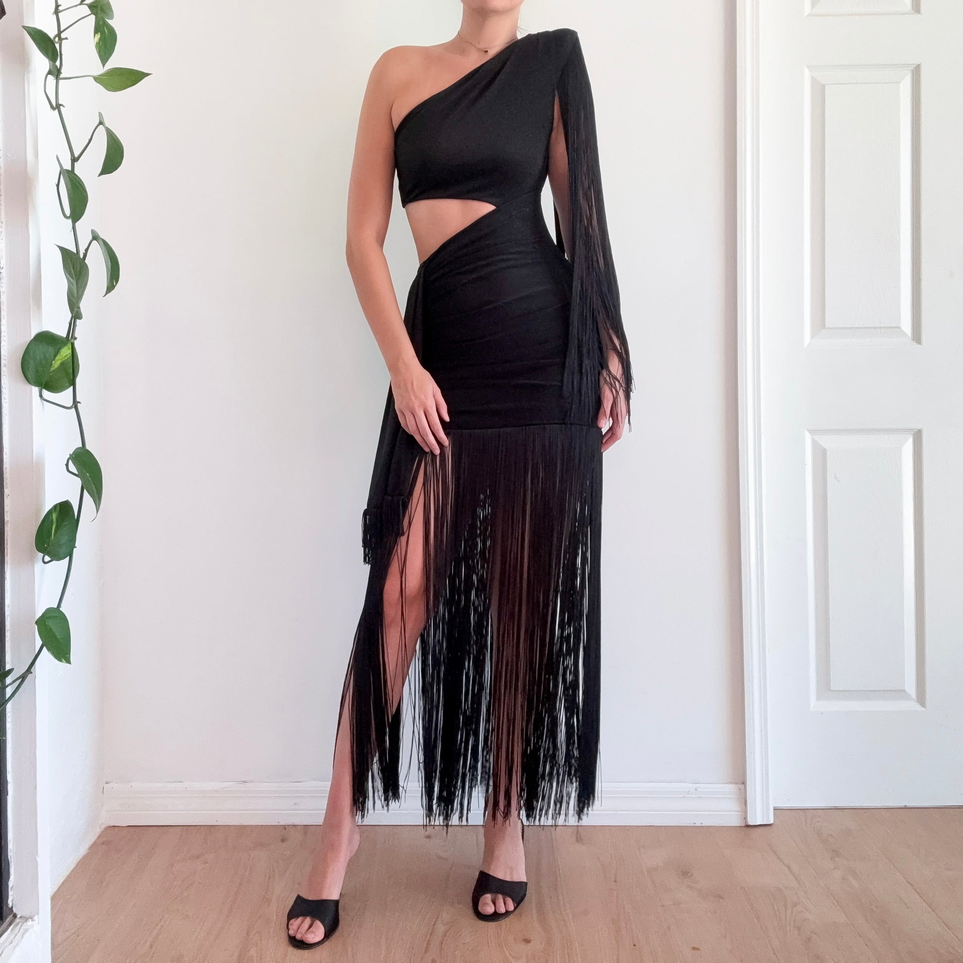 contemporary black dress Elegant Black Sculpted Shoulder Evening Gown - Formal Dress for Black-Tie Events