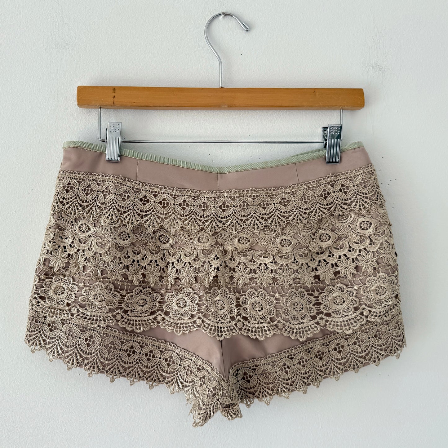 2010's Champagne Lace Mini Shorts / SZ S