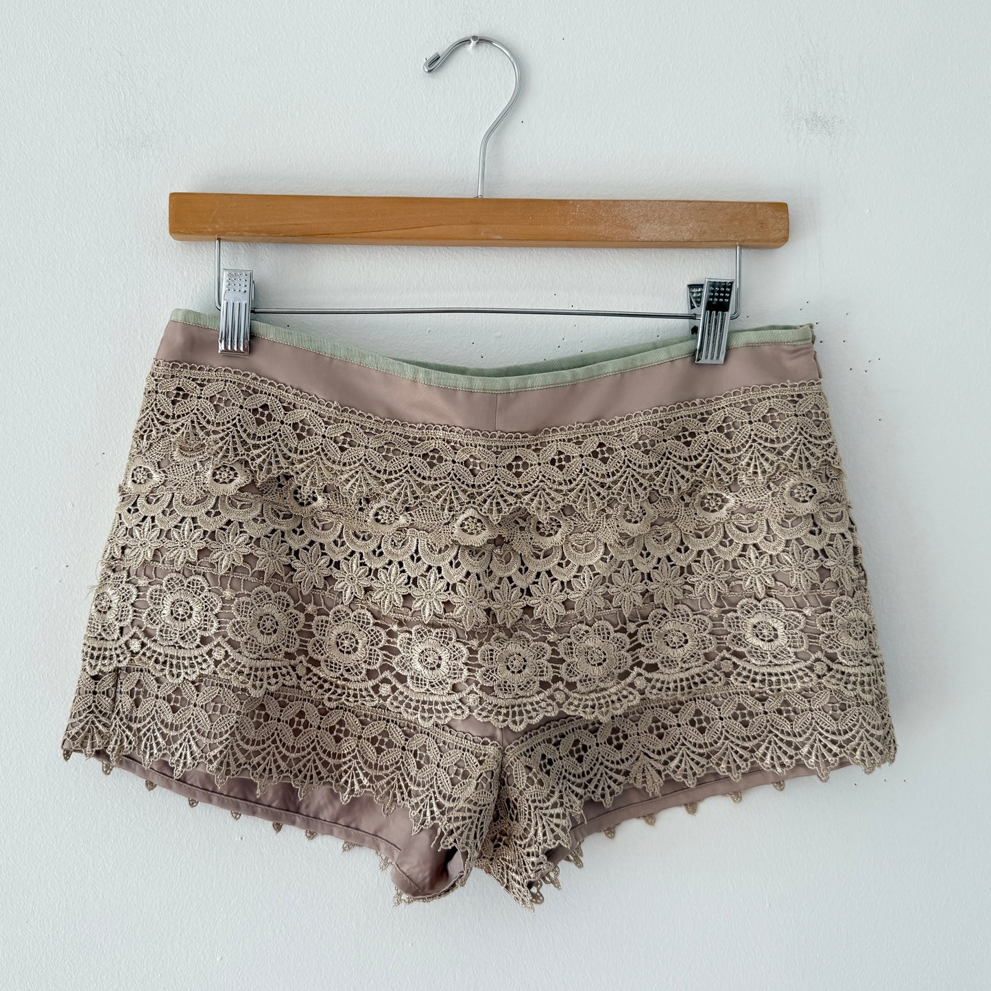 2010's Champagne Lace Mini Shorts / SZ S