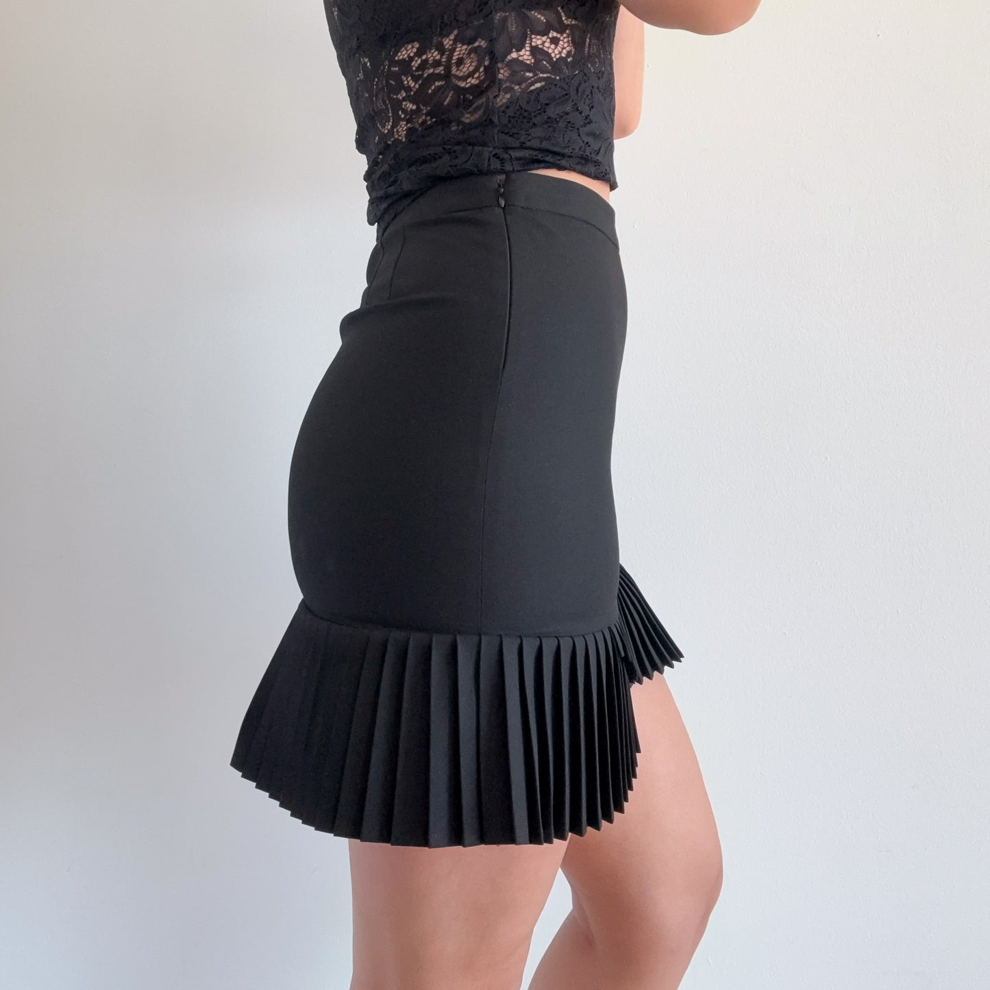 Y2K Black Pleated Pencil Skirt / SZ 2-4