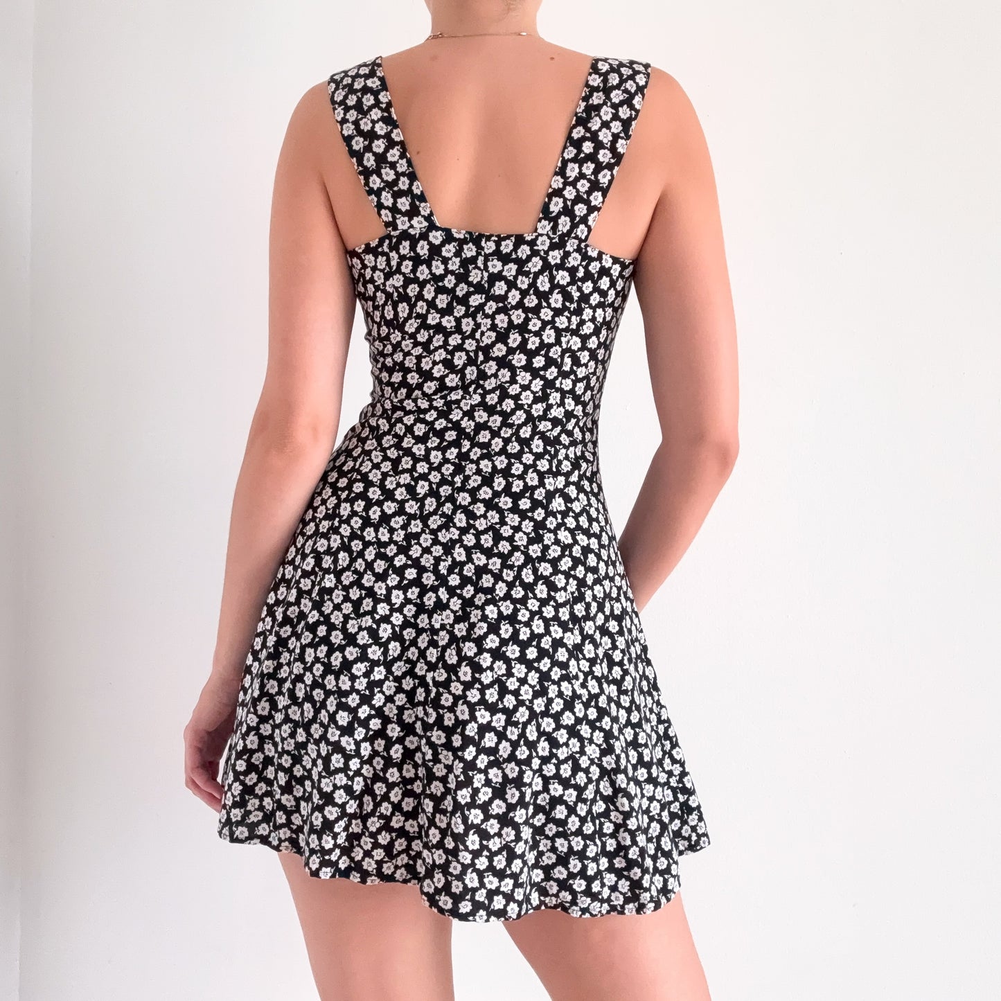 90's Black & White Floral Rayon Mini Dress / SZ 2/4