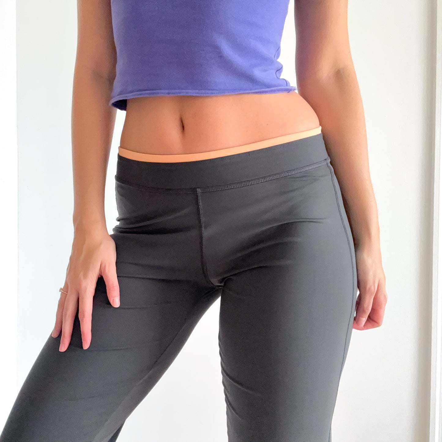 Y2K Grey & Peach Capri Leggings / SZ M