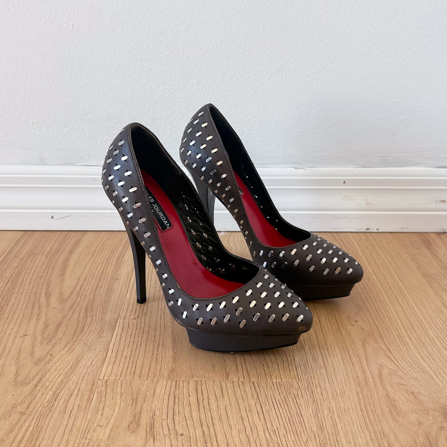 Y2K Charles Jourdan Grey Stud Stilettos / SZ 6
