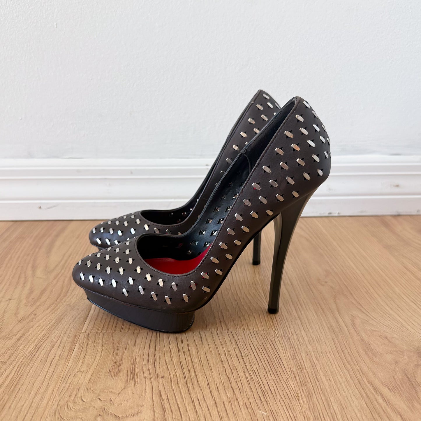 Y2K Charles Jourdan Grey Stud Stilettos / SZ 6