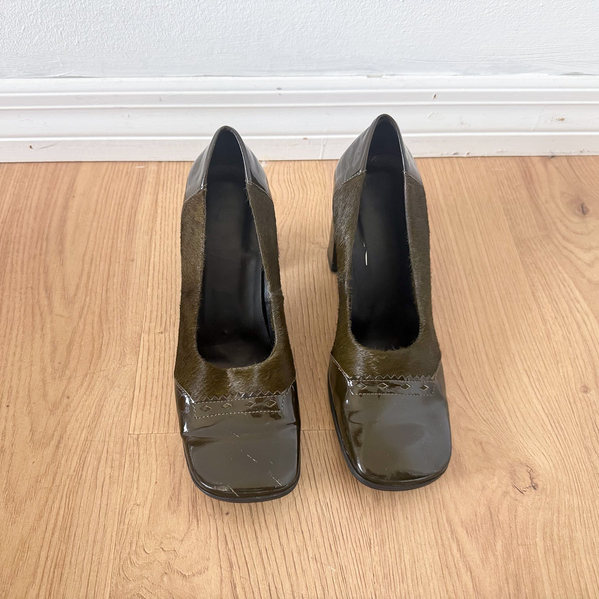 Y2K Army Green Pony Hair Patent Pumps / SZ 7