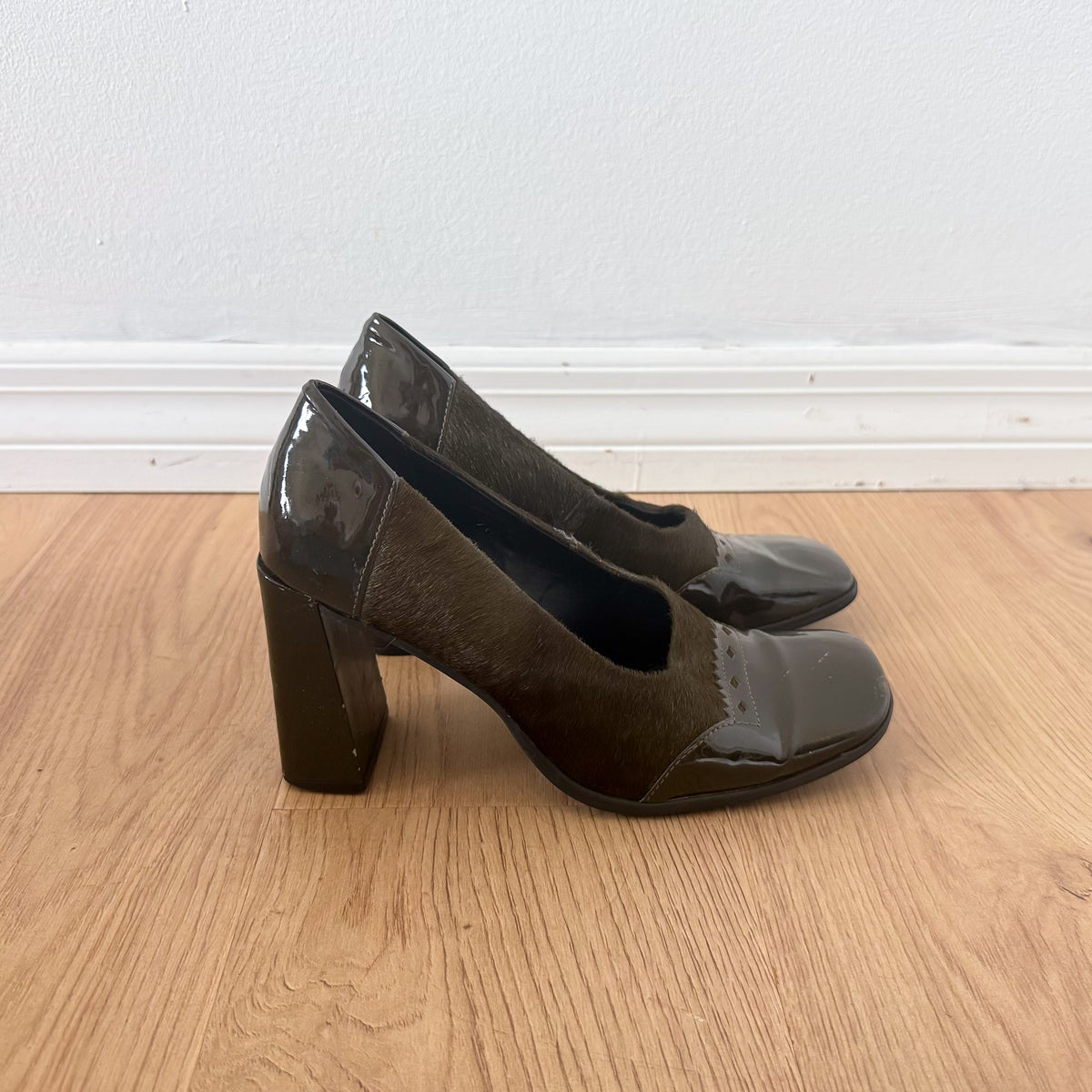 Y2K Army Green Pony Hair Patent Pumps / SZ 7