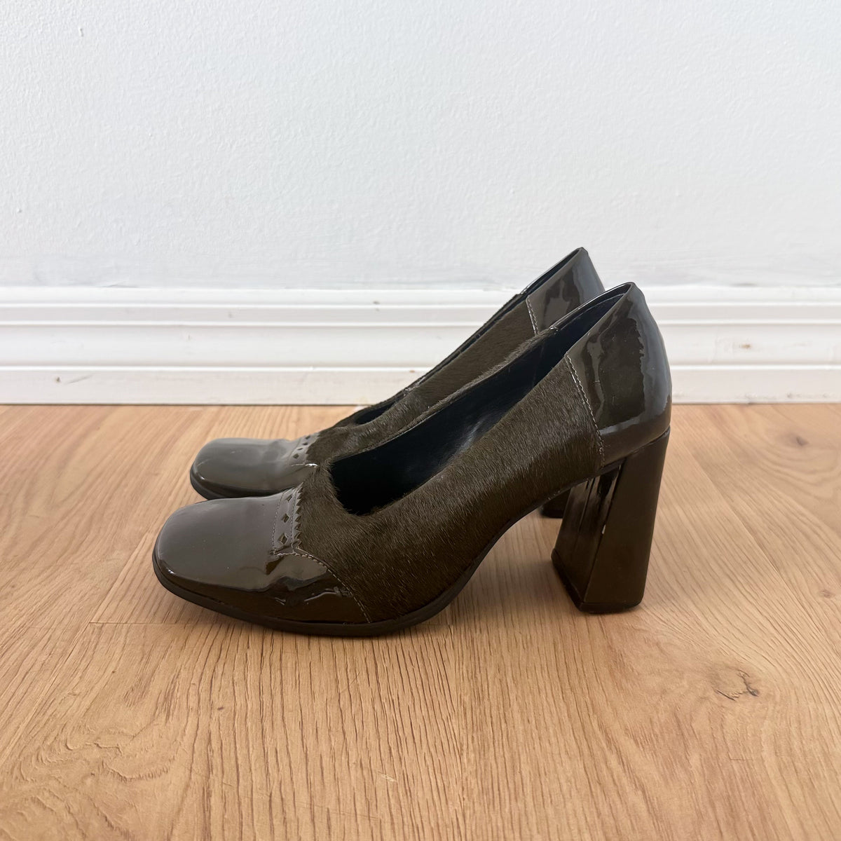 Y2K Army Green Pony Hair Patent Pumps / SZ 7