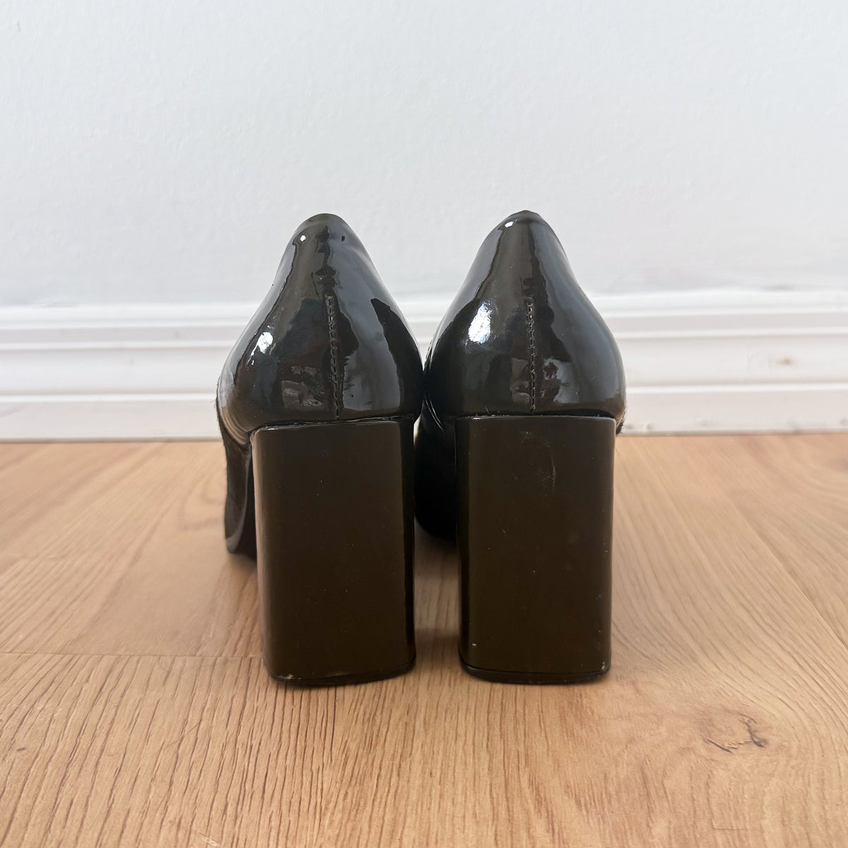 Y2K Army Green Pony Hair Patent Pumps / SZ 7