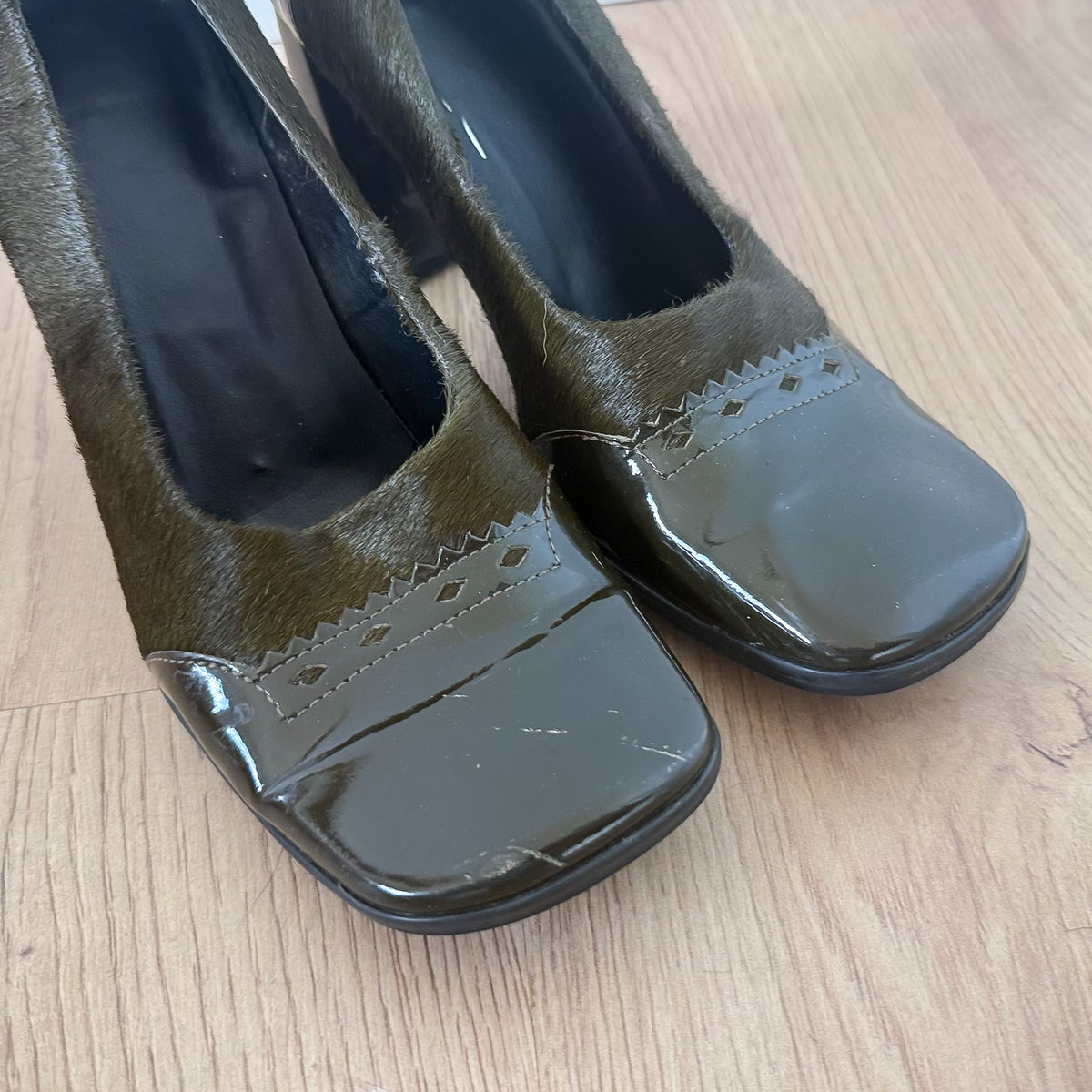 Y2K Army Green Pony Hair Patent Pumps / SZ 7
